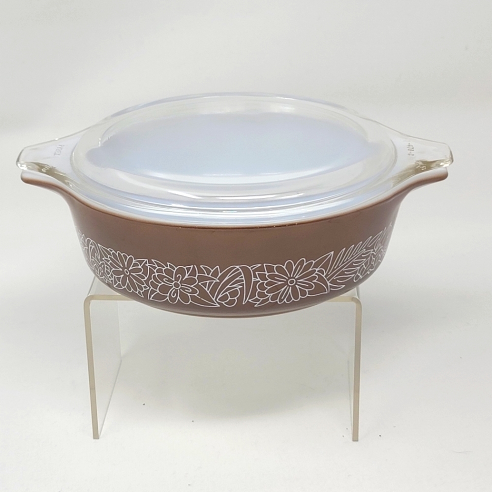 Pyrex Woodlore 471-B casserole dish and lid